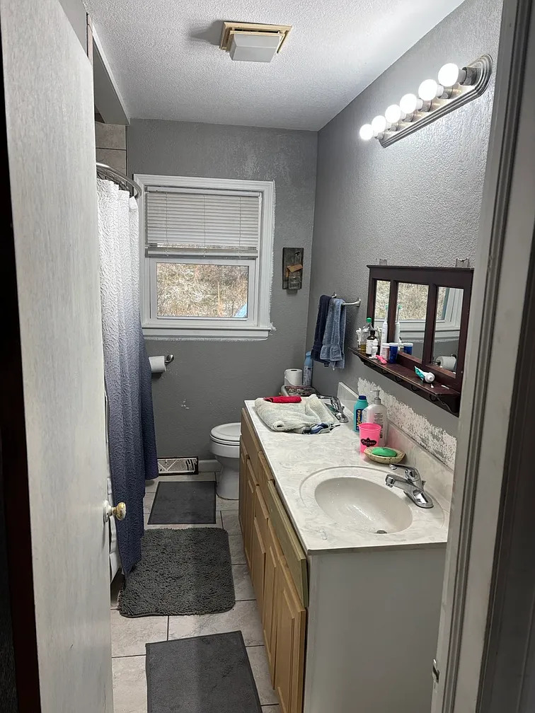 Nice Ranch House with Mountain Views close to Transit and Haywood Rd